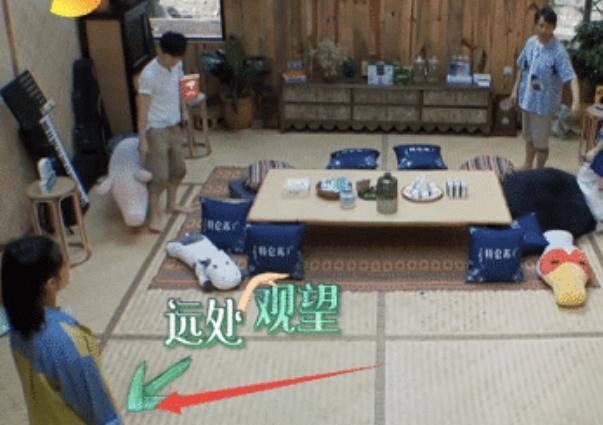 《向往4》她被大家当成透明人，全程站在角落里