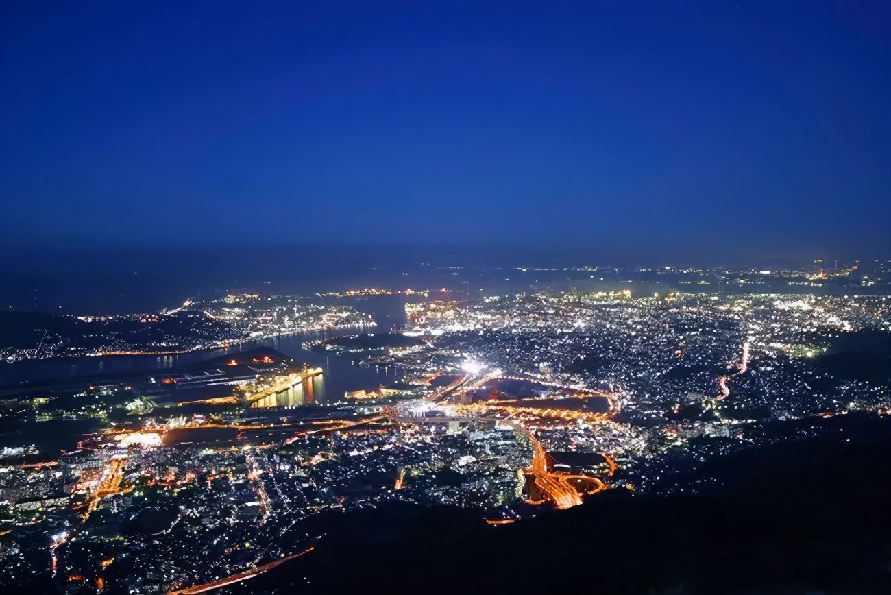 日本工业旅游之夜色工厂