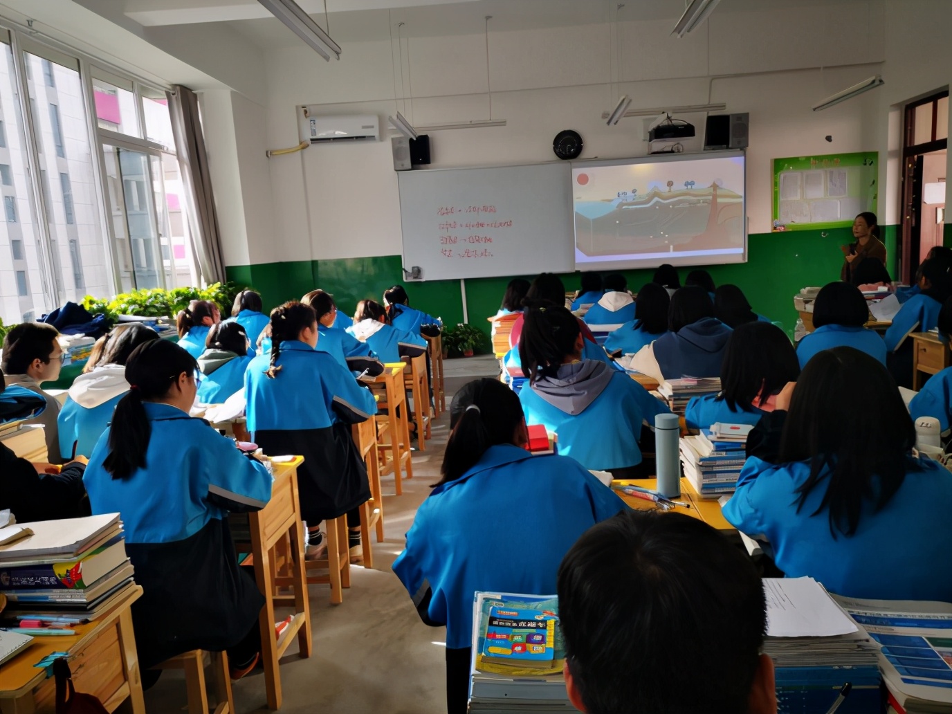 甘肃陇南15所学校装上了1500多套海尔自清洁空调