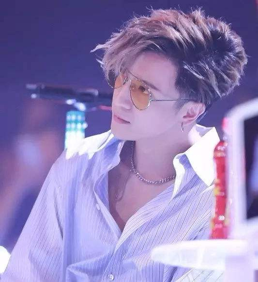 人设崩塌后的薛之谦比华晨宇受欢迎？歌却被吐槽又馊又难听