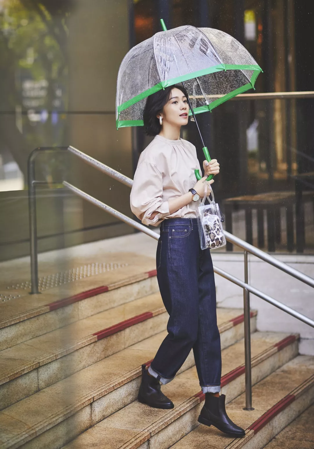 雨天穿搭指南 | 紅色預(yù)警擋不住的時尚