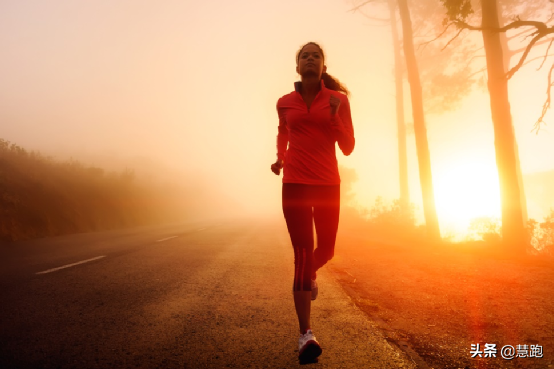 夏季跑步是晨跑好还是夜跑好，有什么区别？