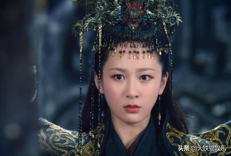 同一部剧中，当女配和女主造型一样，就很考验