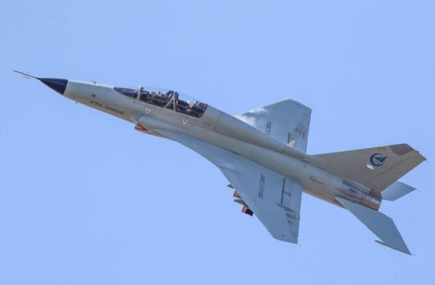 首飞一年就出口，我国这款小飞机凭什么比枭龙