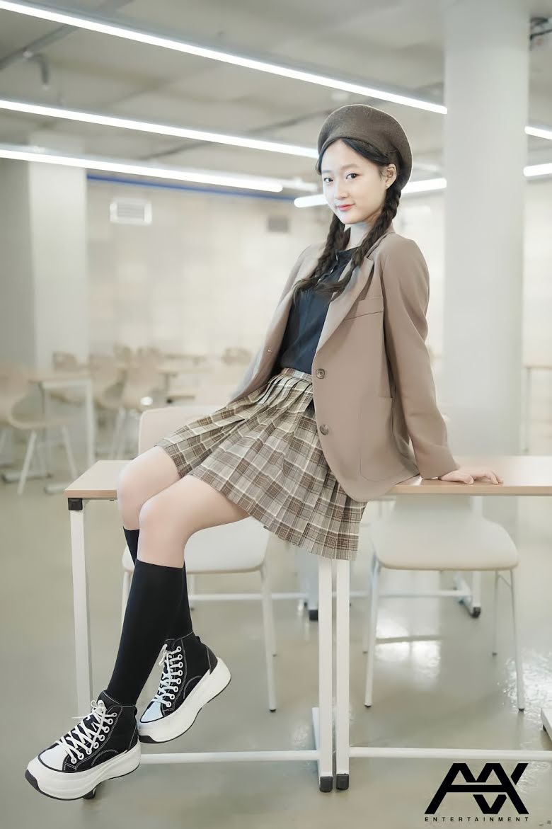 12歲就要女團出道，她年齡太小被熱議，7年合同到期還是未成年