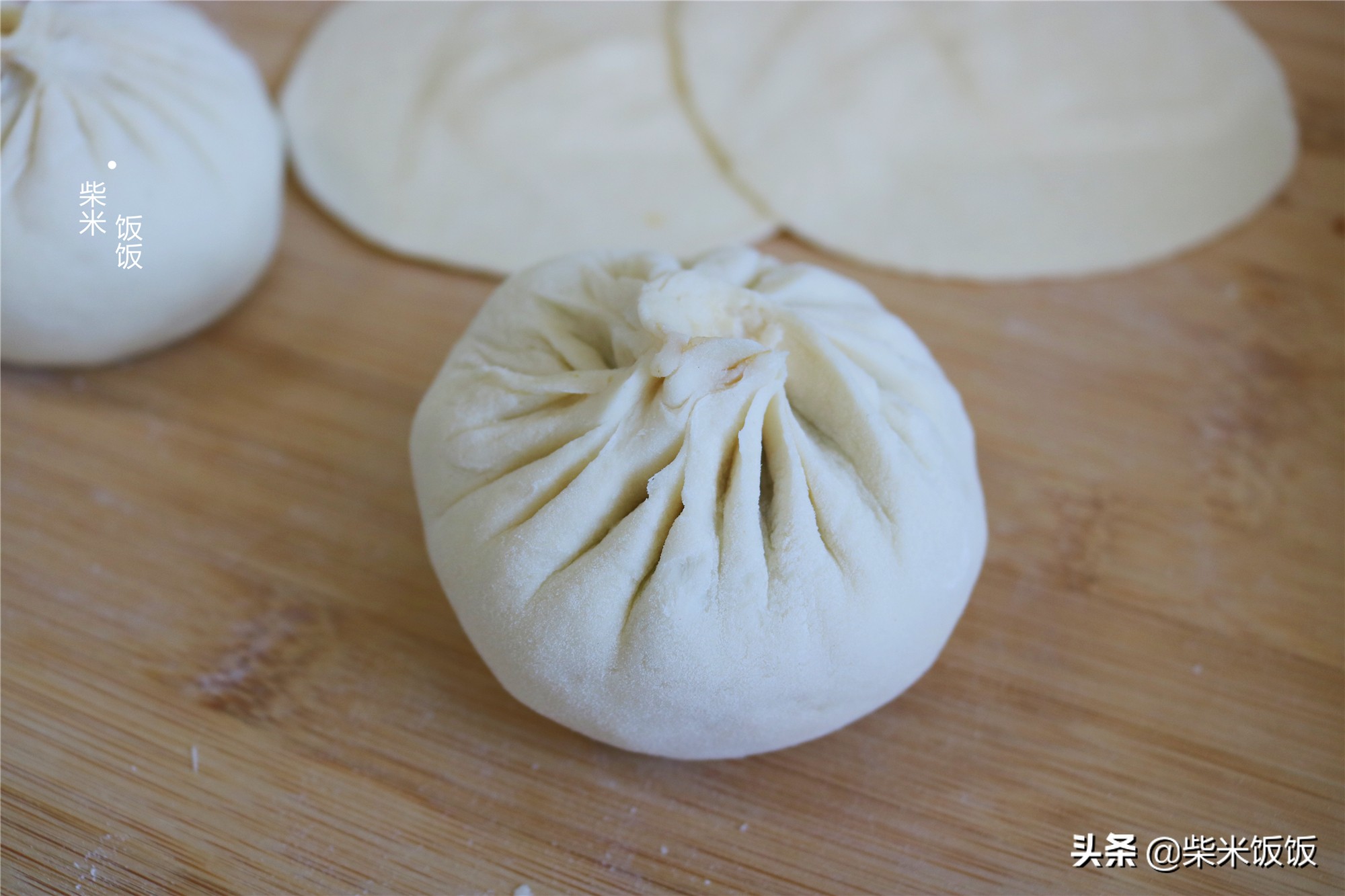 夏季蒸包子，這個餡的要試試，比韭菜更鮮美，個個飽滿不塌陷