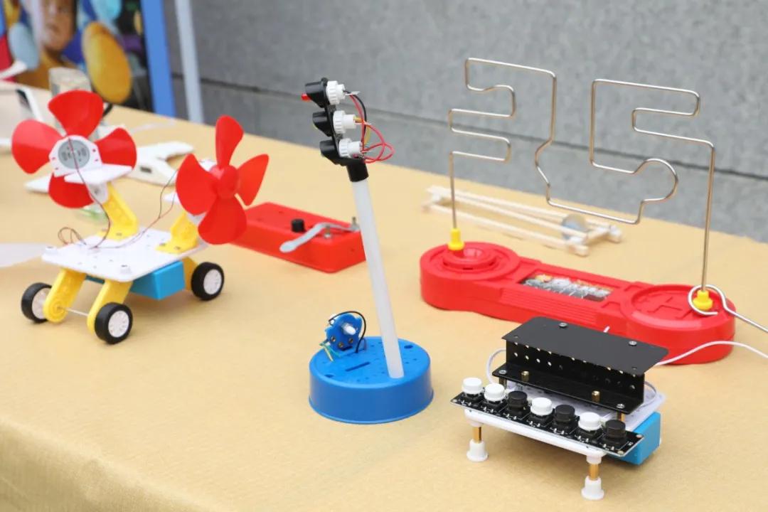 天府新区华阳中学教育集团小学集团部家长学院开讲啦