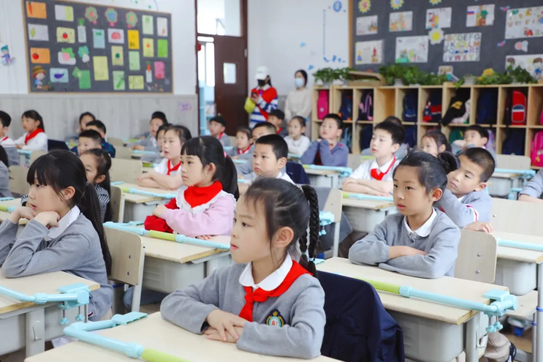 「家长课堂」——华中附小家长进课堂之爱护眼睛远离近视活动