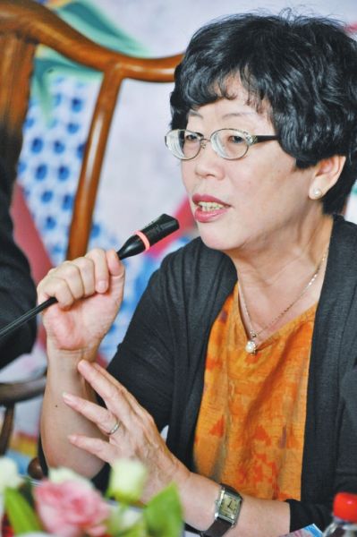 《致橡树》,一首女生必读的诗,诗人舒婷,有一个浪漫的爱情故事