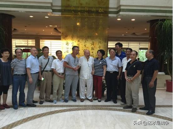 那一年，共和国面临最严重的军事威胁，两个将