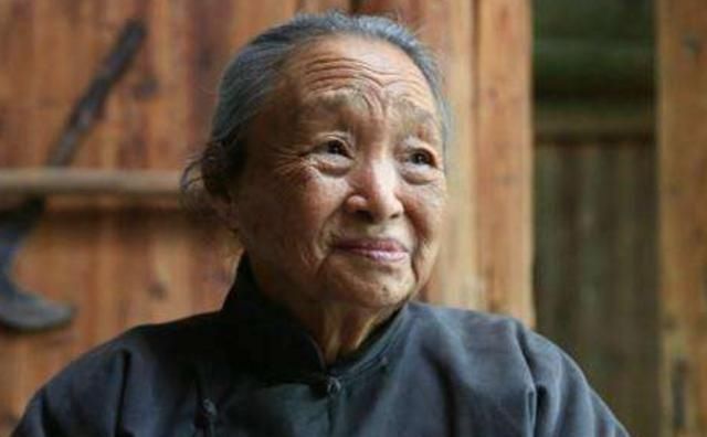 国家一级演员柏青，因病去世千人送别，23岁孙子