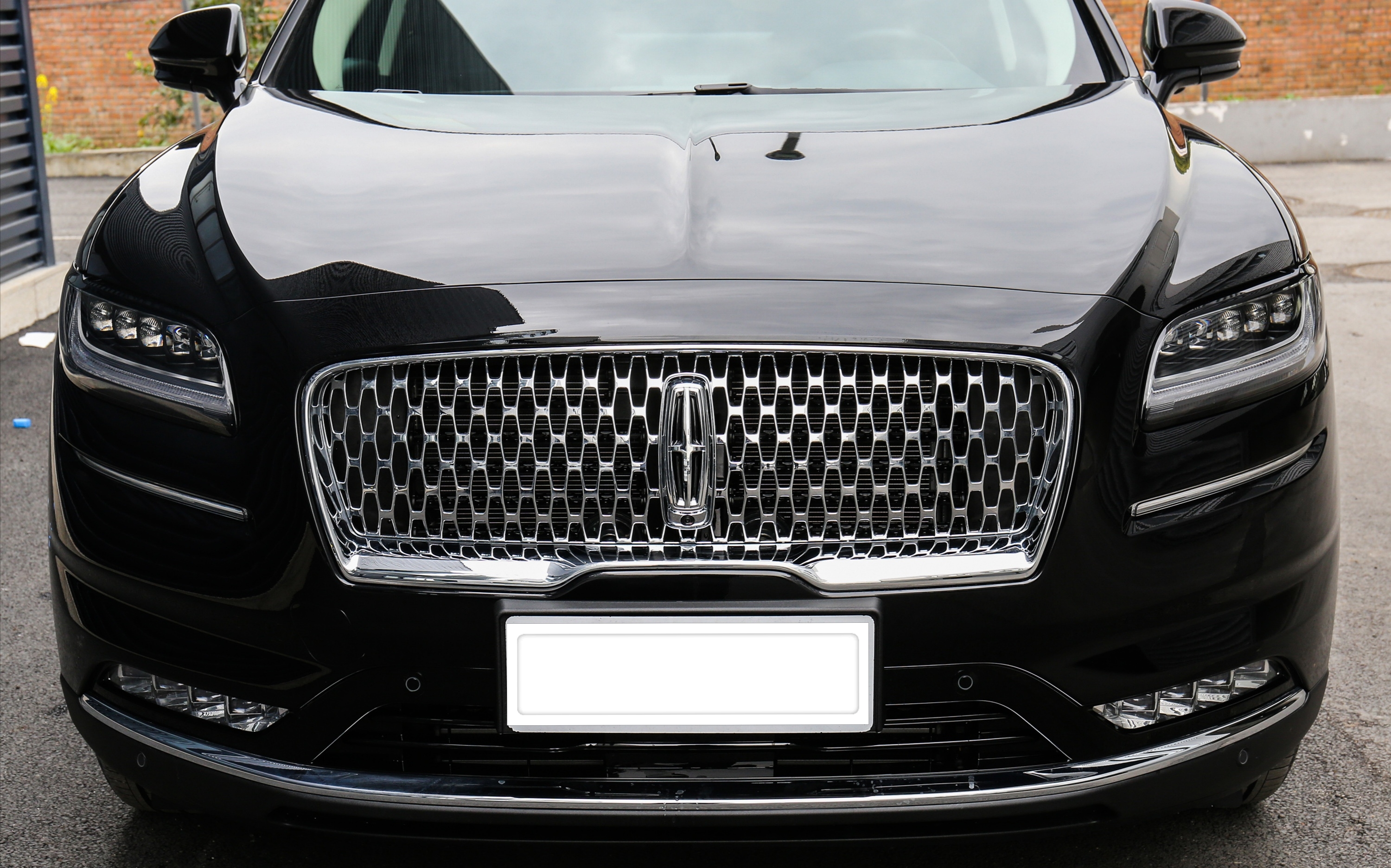 "晚来"却是精品,全车35处隔音,深海级静音,6缸322马力