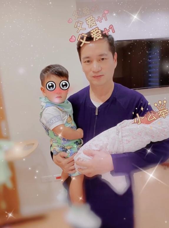 安以軒曬和兒子日常趣事，66躲行李箱幫“省機票”，簡直太可愛