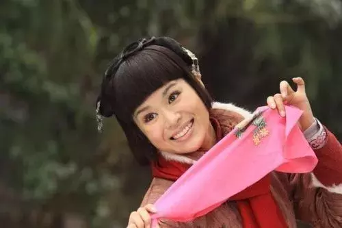 胡杏儿:当年当上港姐也被骂,如今却逆袭成了时尚女王