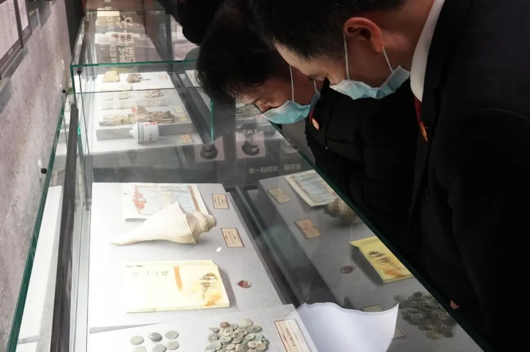 教育整顿 | 莲湖区法院：踏寻先烈足迹 传承红色基因
