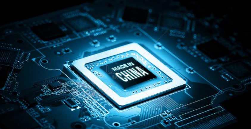 被迫妥协？约翰逊要求审查“中企收购英国芯片厂”，英国腹背受敌