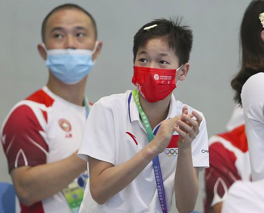 热闹场面曝光！全红蝉走进全运餐厅仍是焦点 其他运动员追随跟拍