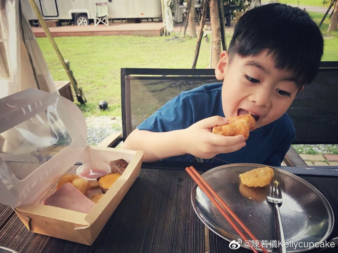 林志穎嬌妻陳若儀曬露營照片，Kimi長成大男孩，雙胞胎出鏡超可愛