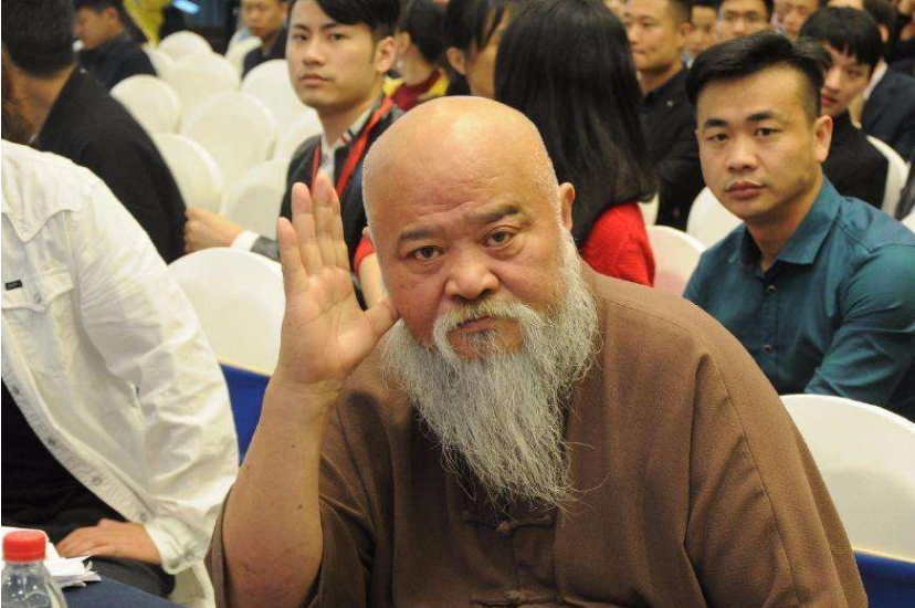 一级演员李琦：喝酒如喝水，每日两包烟害了他，如今65岁成了这样