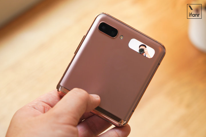 Galaxy Z Flip 5G版：现在你能买到性能最好的折叠屏手机