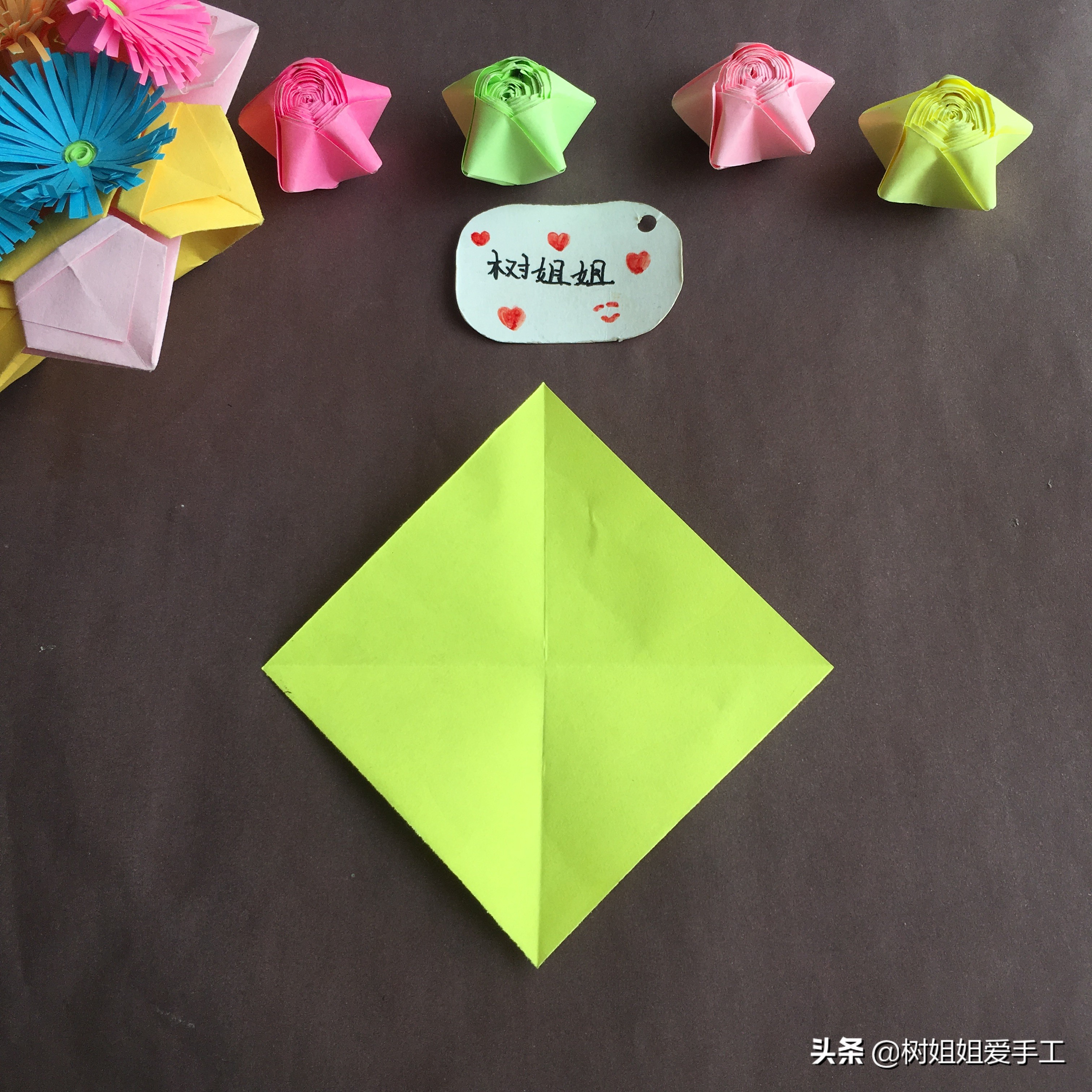 元宝的折叠方法（简单几步教你做可爱的元宝折法）