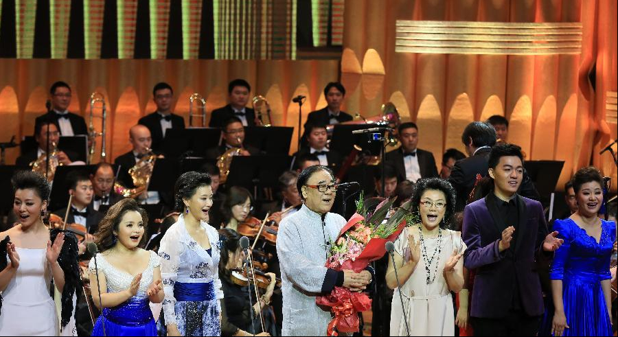 13次登春晚，唱红《十五的月亮》，58岁续写《春
