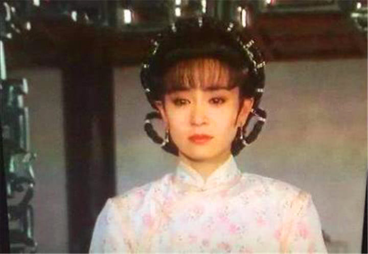 10年前丈夫意外坠楼去世，膝下无儿无女，如今刘雪华过得怎么样？