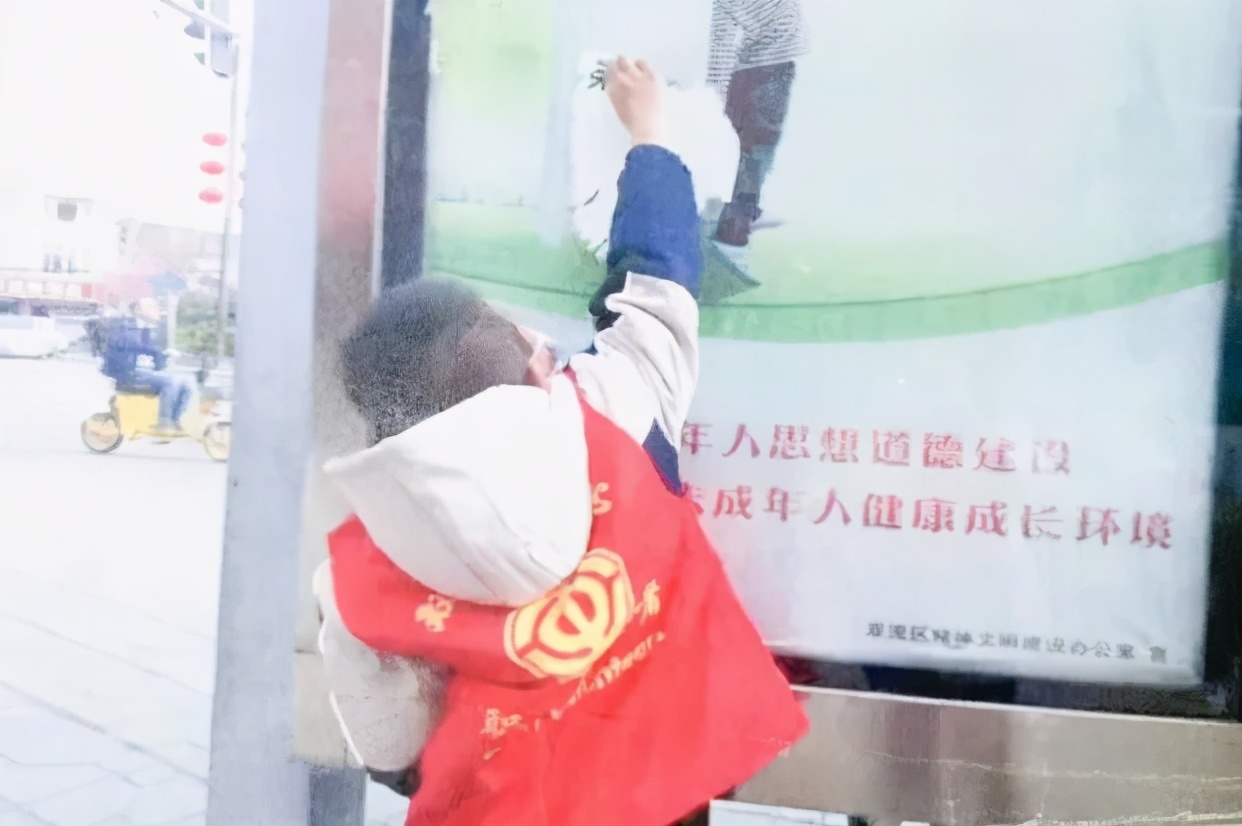 学雷锋，树新风，双流区公兴小学少年在行动