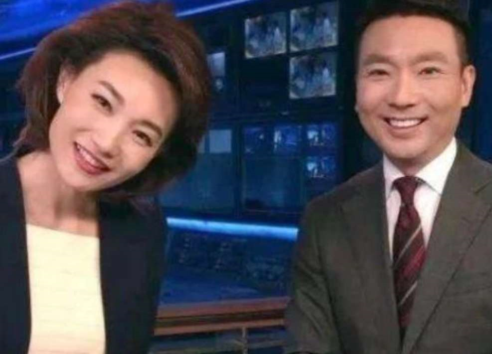 43岁央视节目女主持人戴假发主持13年，当她摘下假发那一刻：爱了