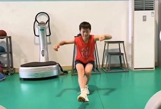 全红婵开练了+上课坐第一排！杨健不敢相信，红姐回复哭泣表情