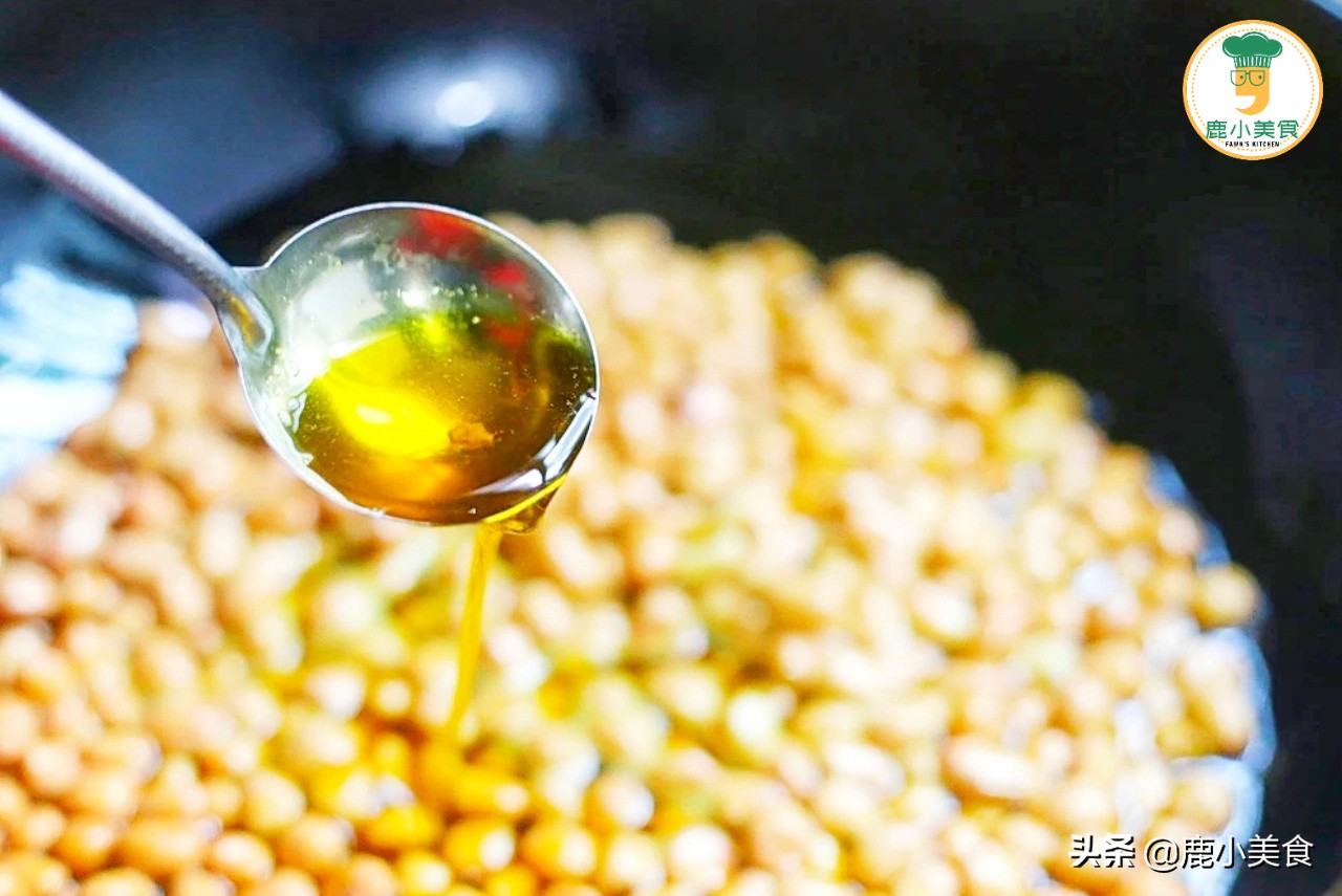 想炸花生米好吃，謹記“4口訣”，炸出的花生酥脆鹹香，不易返潮