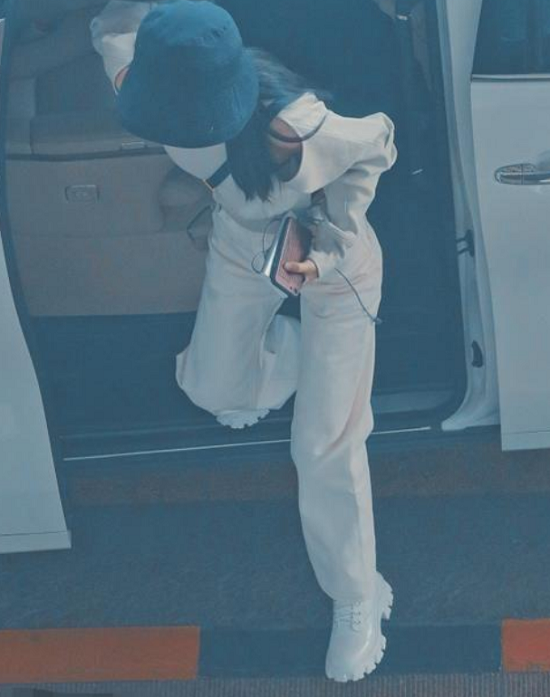 赵丽颖和冯绍峰真实感情：看看赵丽颖下车的时