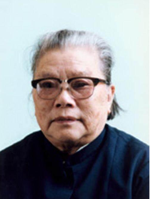 她是副国级，丈夫是正国级，丈夫105岁时瘫痪的她突然站起走路了