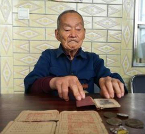 3年前，四川出现一位拥有三枚特等功臣勋章的老兵，如今待遇如何