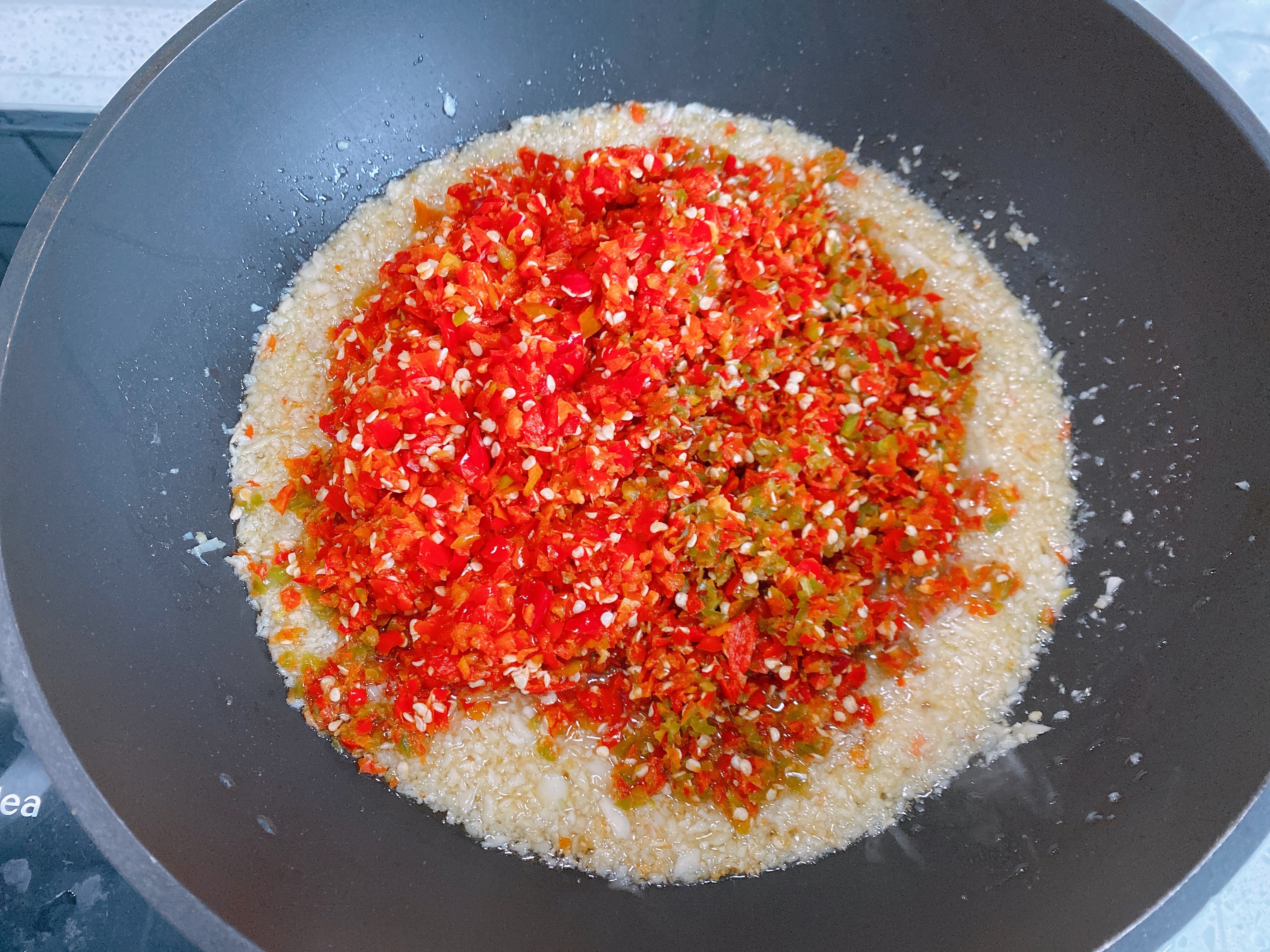 自製蒜蓉辣椒醬，掌握3點，不長白花耐保存，蒜香濃郁拌啥都香