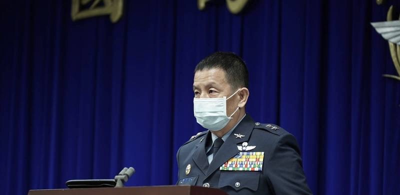 解放軍昨派12軍機包夾台灣,台軍方自我壯膽:有應對底線和原則