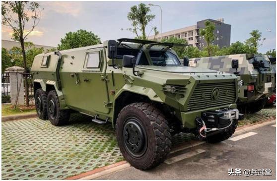 特战旅接装长轴版三代猛士，车顶可装遥控机枪