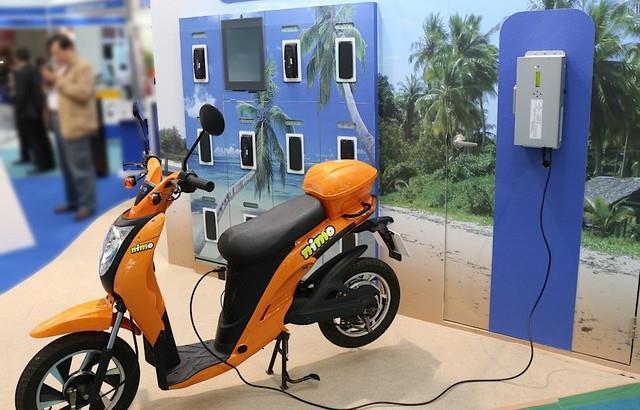 电动车天天充电，对电池有伤害吗？车主得知答