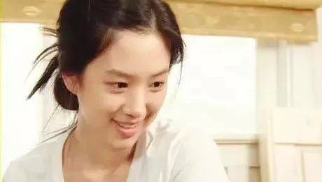 笑容超甜的女星：孙艺珍笑容太暖了，好彩妹笑