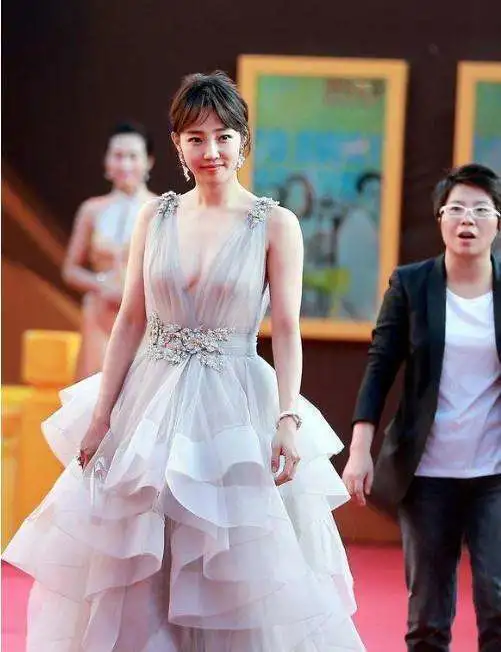 白百何又杀回来了！新戏阵容很强大，这回能复