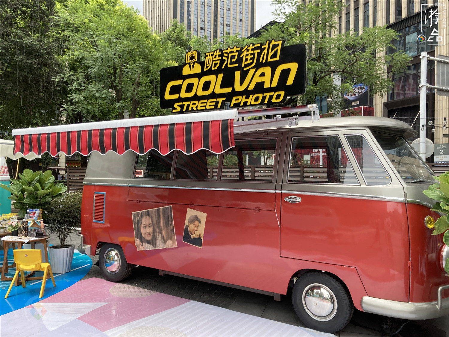 每天营业14个小时，比商场灵活的篷车集市，能否成为重庆主流？