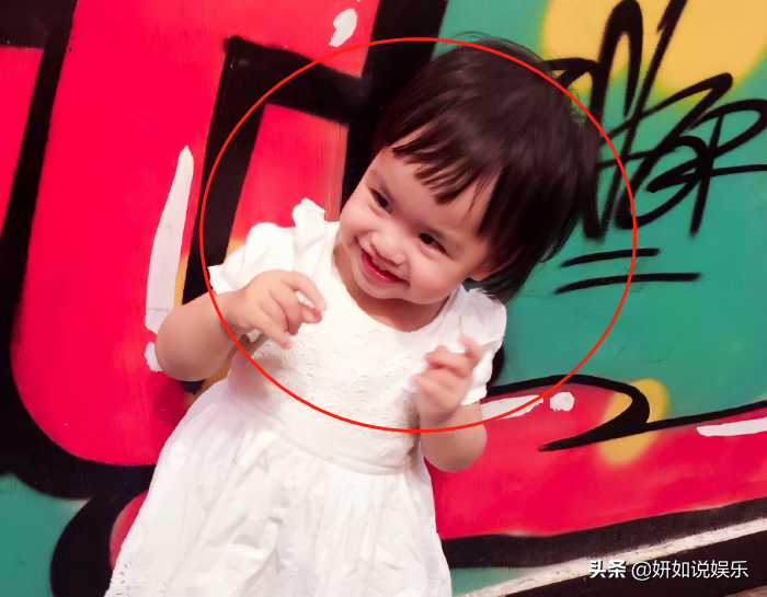 包貝爾女兒悄咪咪長大，五官越長越精緻，顏值開始朝包文婧靠攏