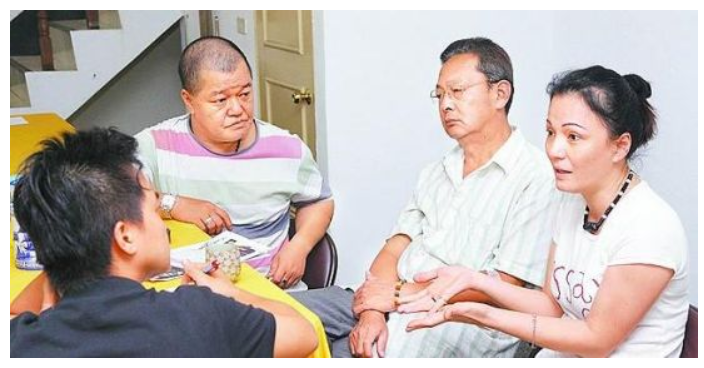 张韶涵：15岁打工养家，上亿财产一夜蒸发，遭亲