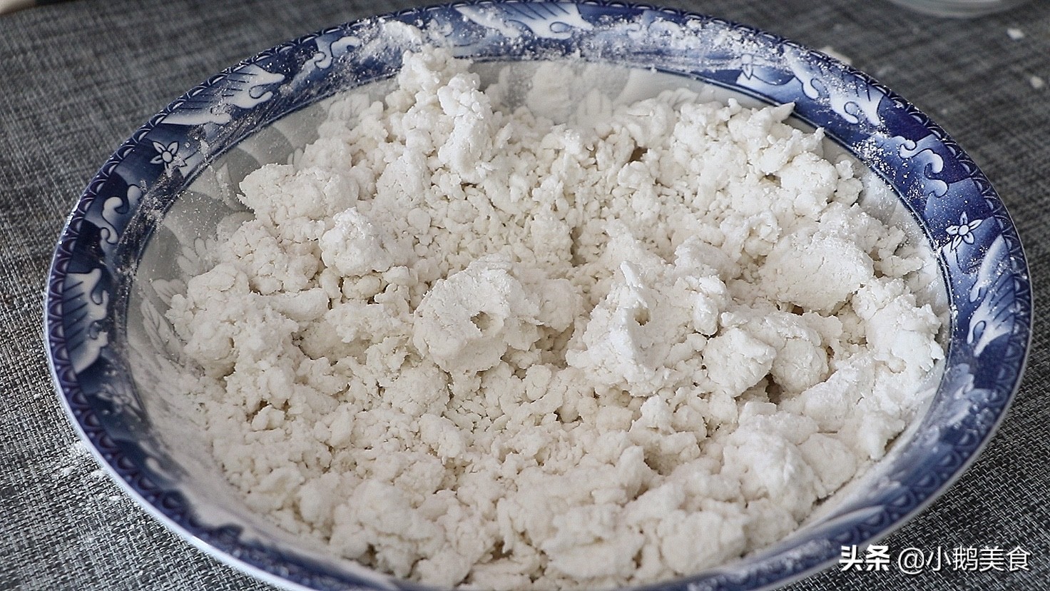 糯米粉這做法實在太好吃了，難怪小吃街那麼火，吃一次就念念不忘