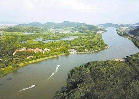 中国“房价最贵”的县城，明明是山区，却富得