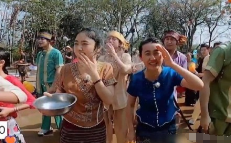 任嘉伦对谭松韵就是不一样，《向往的生活》偷