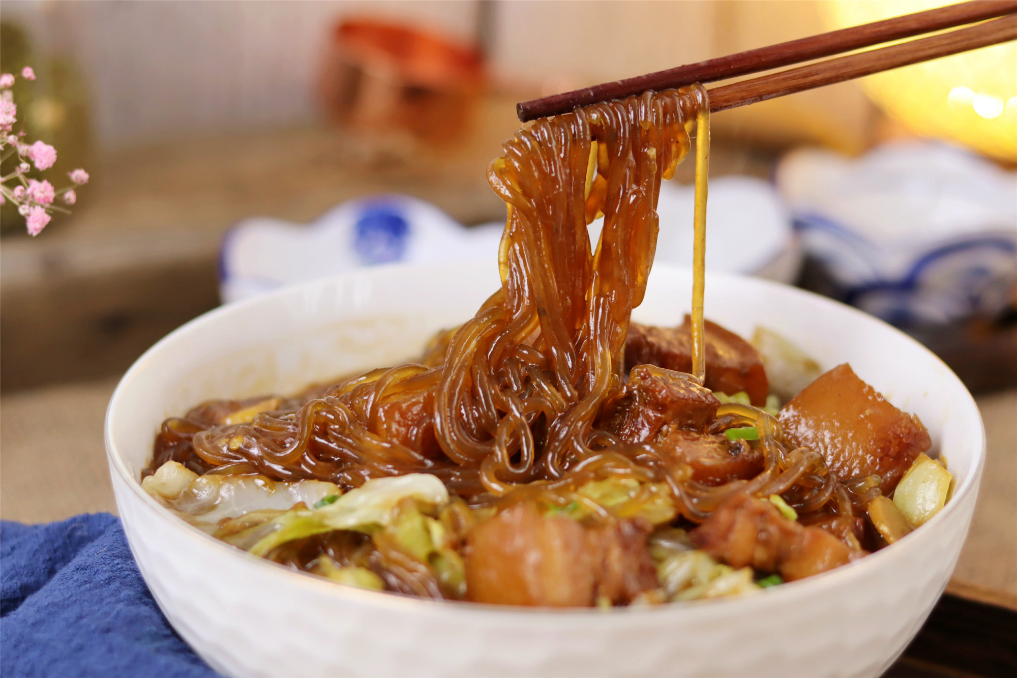 It’s late autumn, this is a pot of pork stewed vermicelli, the old Northeast practice, so delicious that there is no soup left