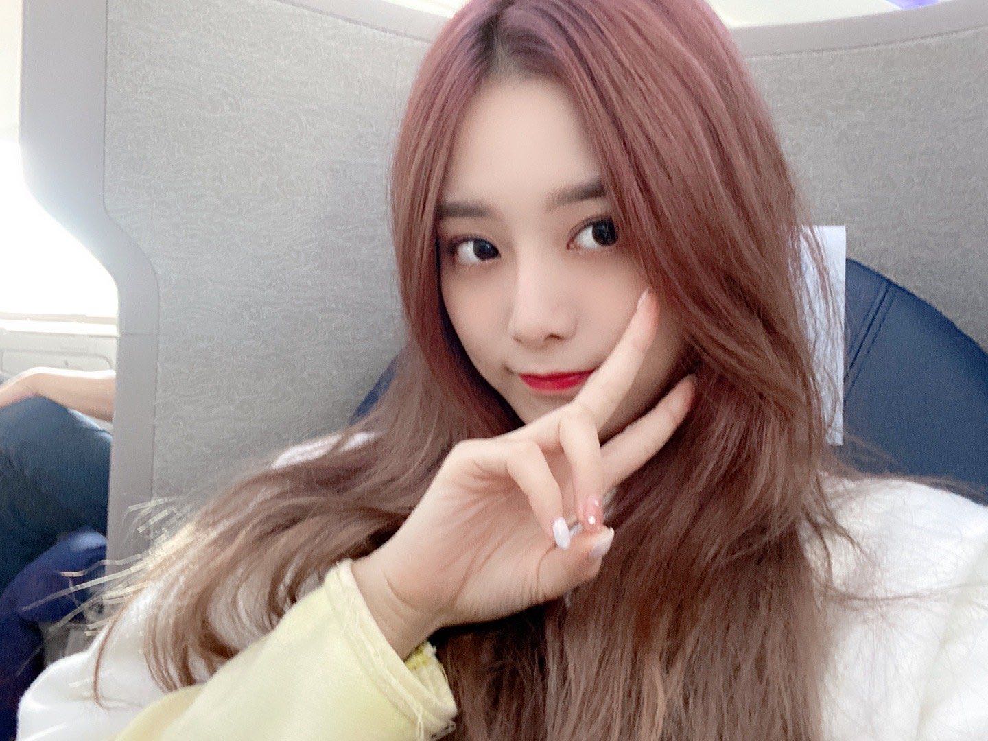 两大女团C位选手遇尴尬，粉丝数落后，淘汰选手