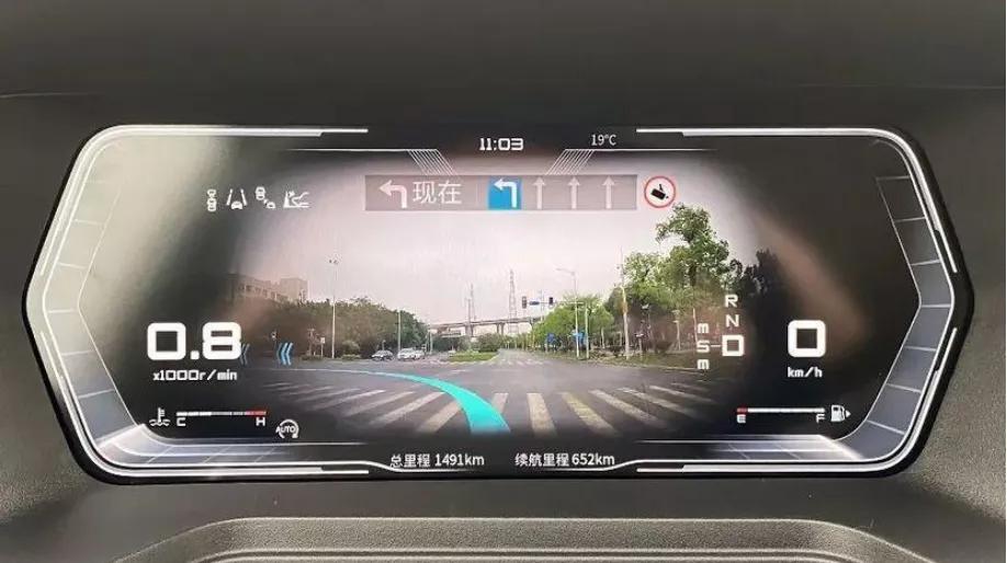 同级少有的轻混增压动力+OTA车机，这款SUV居然不到15万