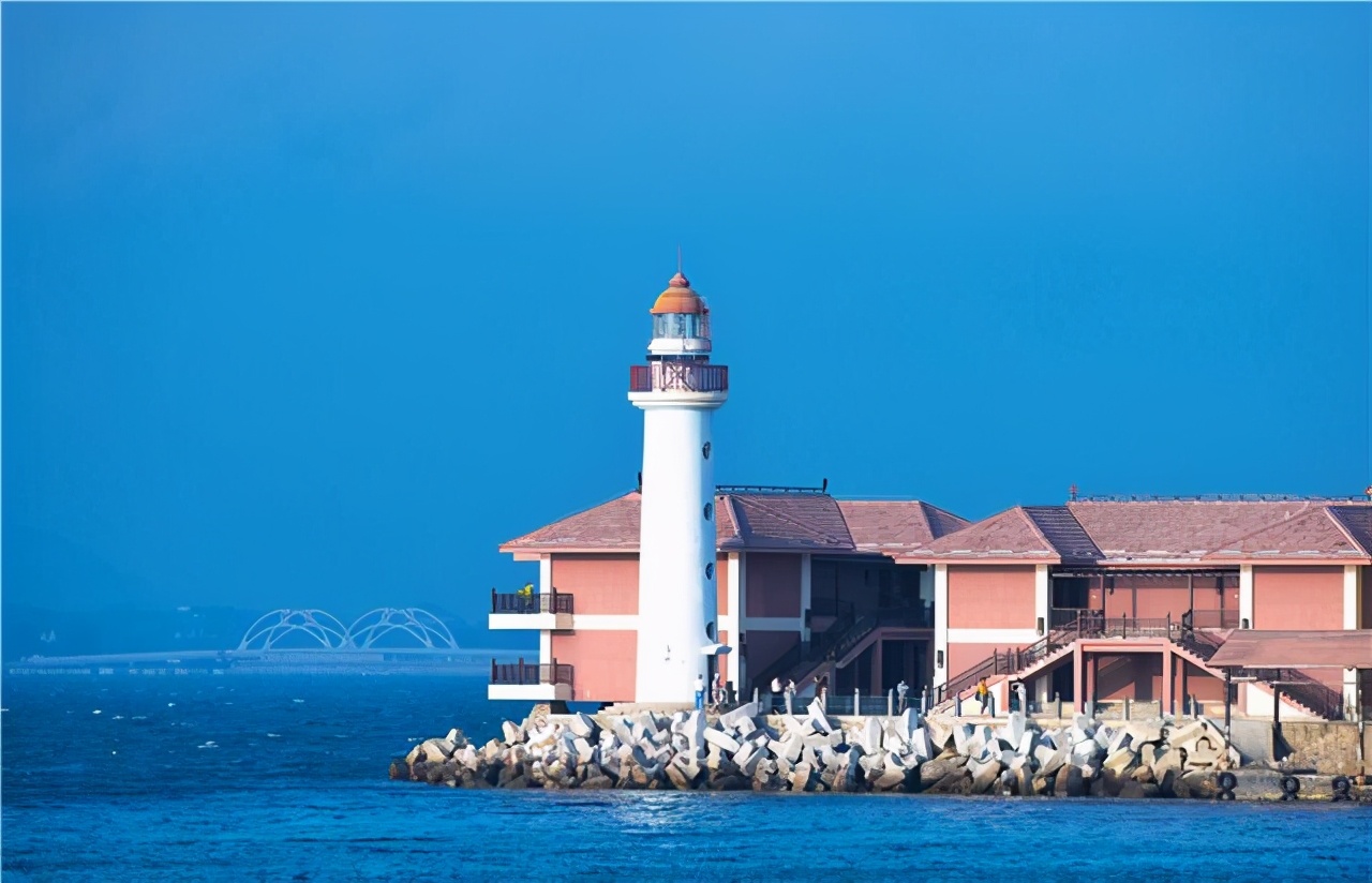 冬天旅行首选目的地，三亚吃喝玩乐全攻略，给你最悠闲的海岛时光